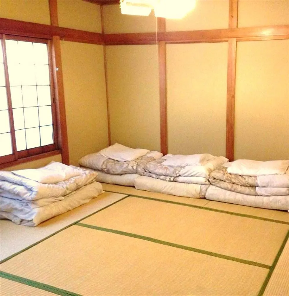 Peace House Showa Ósaka 0*,